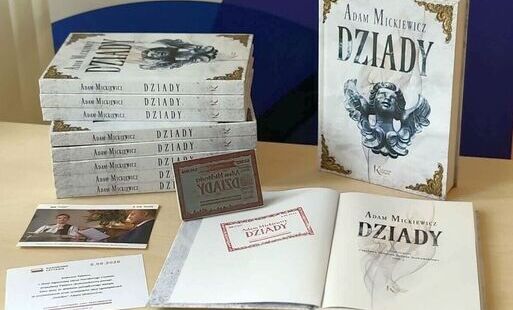 Zdjęcie do Pieczęć Prezydenta RP i pamiątkowe wydanie "Dziad&oacute;w" Adama Mickiewicz