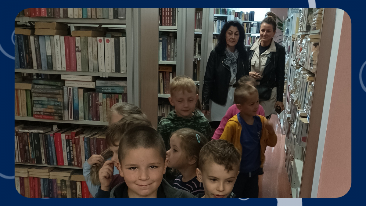 Uczestnicy akcji głośnego czytania w Bibliotece w Połańcu