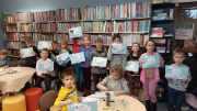 Zdjęcie kolorowe, zajęcia dla dzieci w Ferie zimowe 2023 w Bibliotece