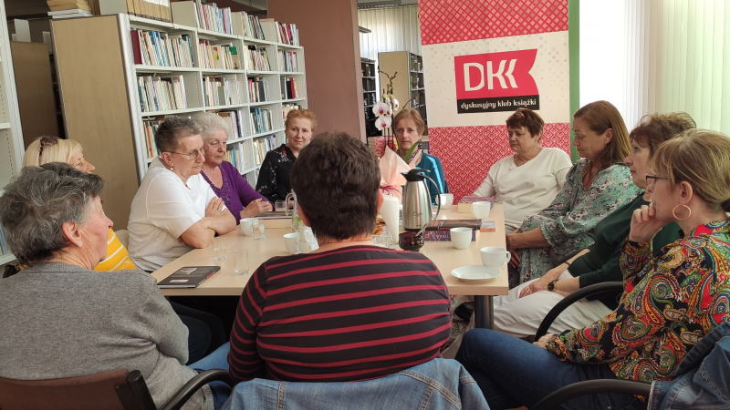 Zdjęcie kolorowe, uczestniczki majowe spotkania DKK w Połańcu