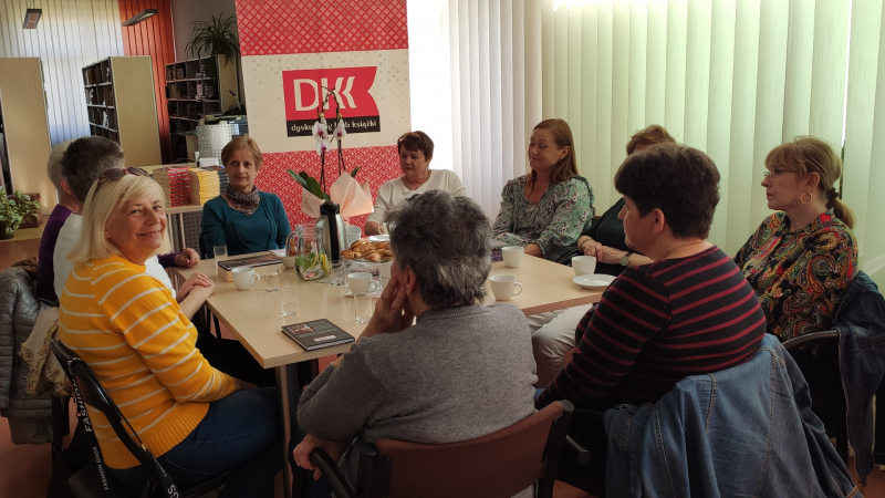 Zdjęcie kolorowe, uczestniczki majowe spotkania DKK w Połańcu